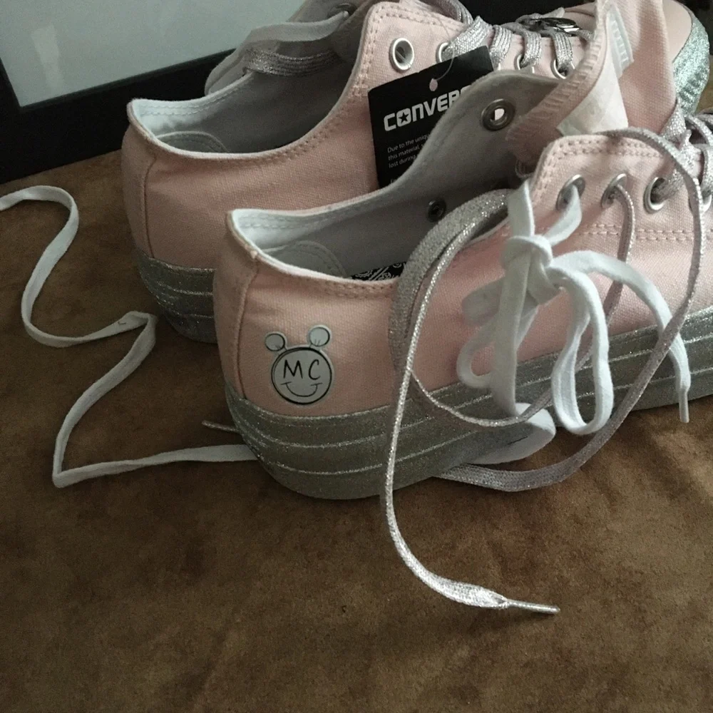 CONVERSE X MILEY CYRUS NIB AUTHENTIC CANVAS STYLE SNEAKERS